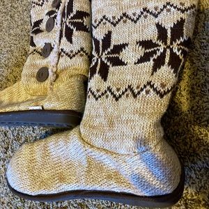 Very soft cute brown grain white tan boots